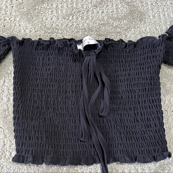 💚SOLD💚 EUC Women's Dolls Kill Cropped Off The Shoulder Top size Medium - Picture 8 of 8